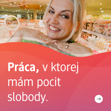 Usmievajúca sa osoba v predajni s kozmetikou, pózuje pod slovenským textom o pocite slobody v práci, na červeno-ružovom prechodovom pozadí.